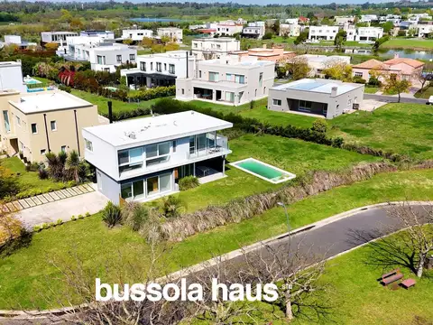 Casa 6 ambientes con 2 baños