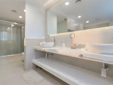 Casa 6 ambientes con 4 baños