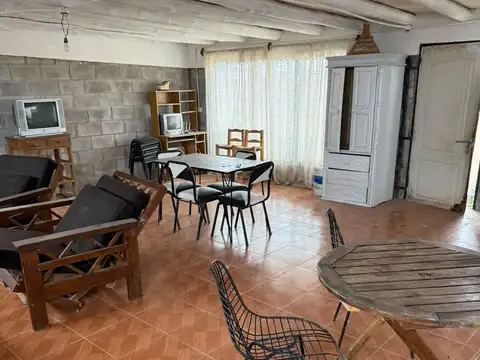 Casa 2 ambientes con 2 baños