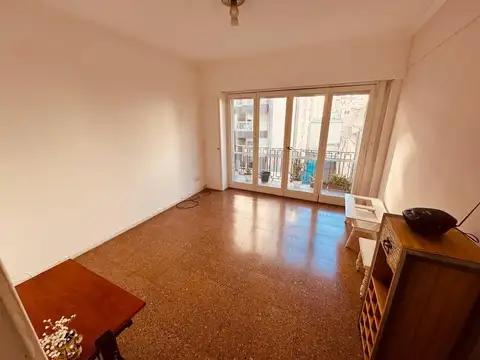 Departamento en Sarmiento 2300 de tres ambientes con balcon 