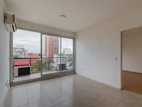 DEPARTAMENTO DE 2 AMBIENTES - 4º CONTRAFRENTE - CON BALCON - APTO CREDITO