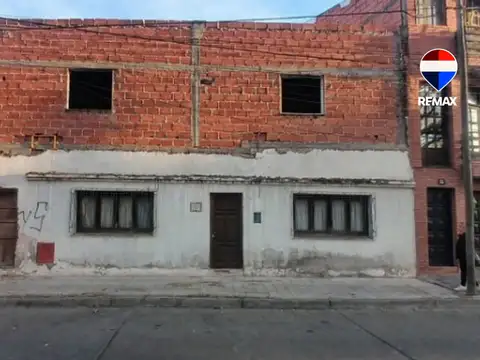 CASA A REFACCIONAR VENTA MACROCENTRO ESTECO AL 900