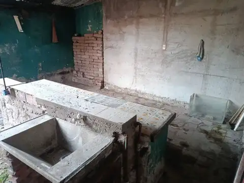 CASA A REFACCIONAR VENTA MACROCENTRO ESTECO AL 900