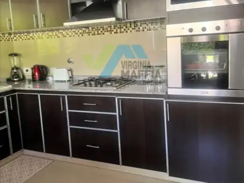 Casa 5 ambientes con 4 baños