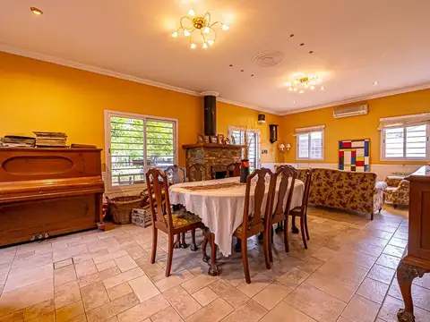 Casa 5 ambientes con 3 baños