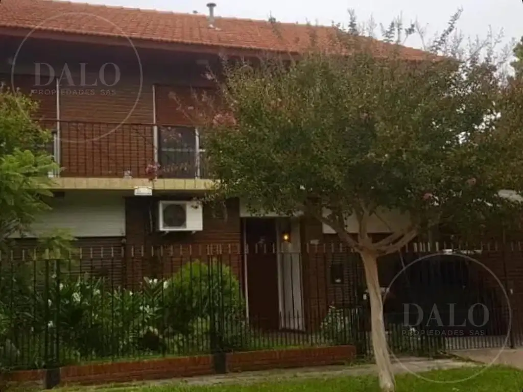 OPORTUNIDAD CASA SOBRE DOBLE LOTE QUILMES OESTE
