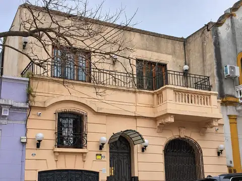 ESPECTACULAR CASA CENTENARIA a NUEVO en las LOMAS de NUÑEZ