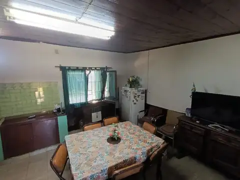 Casa 6 ambientes con 2 baños