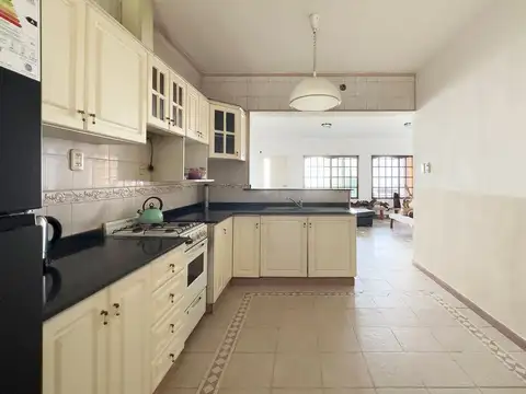 VENTA CASA 4 AMB  MORENO ZONA SHOPPING NINE