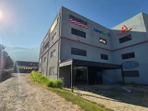 Edificio Corporativo y Logístico en Alquiler