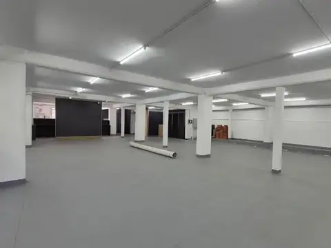 Edificio Corporativo y Logístico en Alquiler
