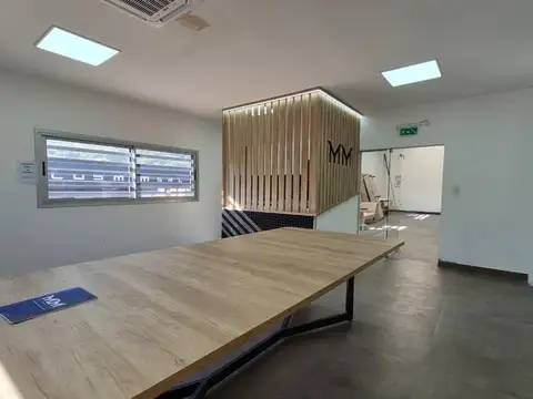 Edificio Corporativo y Logístico en Alquiler