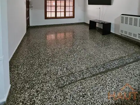 Casa en Alquiler con 1 cochera