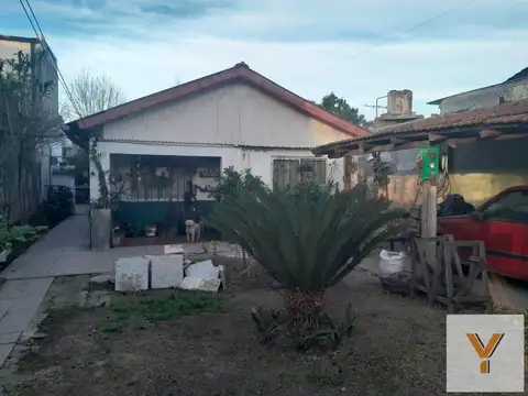 Casa en venta - 2 Dormitorios 1 Baño - Cochera - 208Mts2 - Longchamps