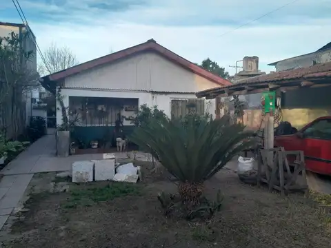 Casa en venta - 2 Dormitorios 1 Baño - Cochera - 208Mts2 - Longchamps