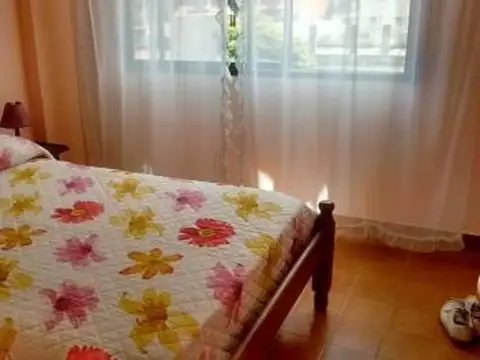 DEPARTAMENTO EXCELENTE ESTADO A METROS PEATONAL CON COCHERA