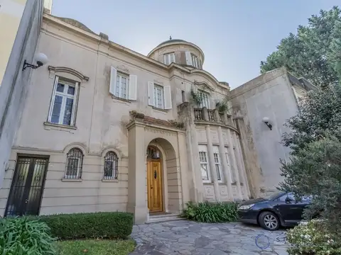 Casa en Venta con 3 cocheras