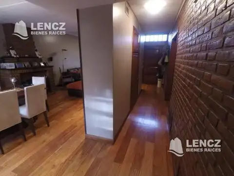 Casa 5 ambientes con 3 baños