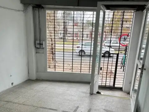 Local en Alquiler en Alberdi, $ 720.000