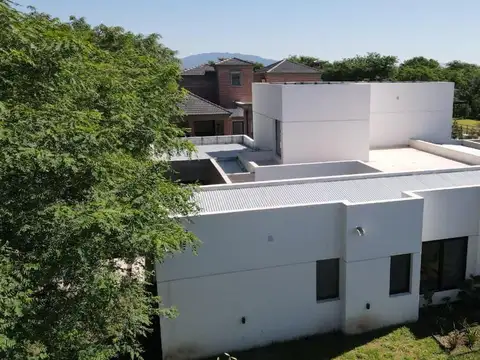 Casa 5 ambientes con 5 baños