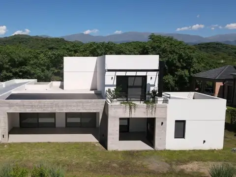 CASA EN VENTA - PRADERAS DE SAN LORENZO