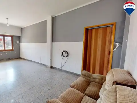 Casa 8 ambientes con 2 baños