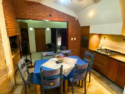 Casa 4 ambientes con 3 baños