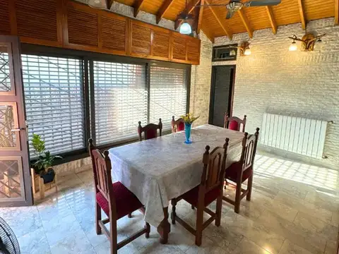 Casa 4 ambientes con 3 baños