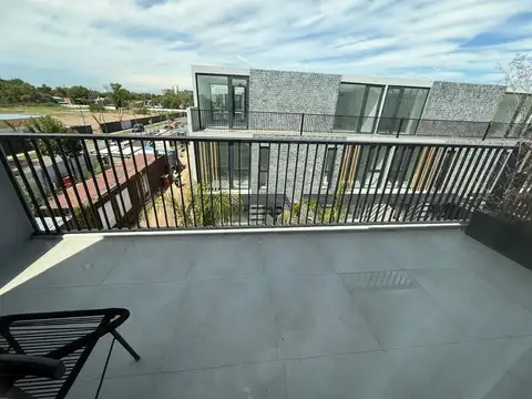 Casa 4 ambientes con 2 baños
