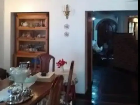 Casa 5 ambientes con 4 baños