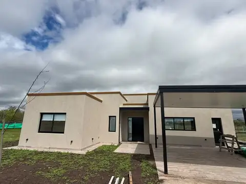 UF A31 Casa con Pileta en Barrio Cerrado Los Juncos en Alquiler