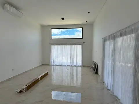 Casa 3 ambientes con 3 baños