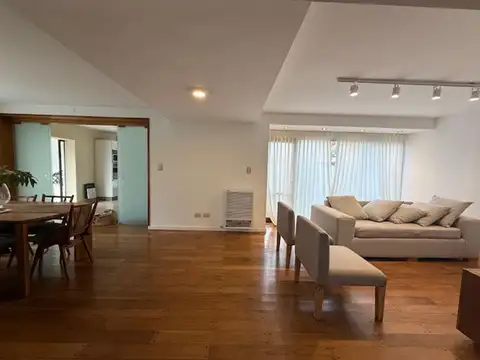 Casa en Venta Urca Patio verde Pileta Quincho