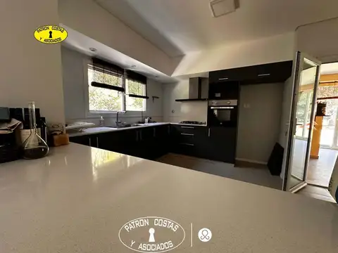 Casa 5 ambientes con 3 baños