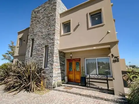 Casa en Alquiler de 4 dormitorios