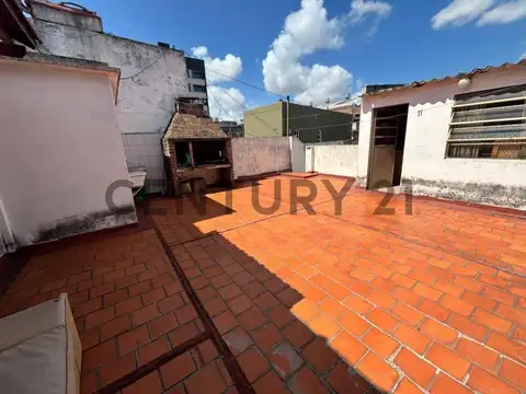 PH 3 ambientes con cochera, terraza y gran quincho en Villa Maipú AL FRENTE