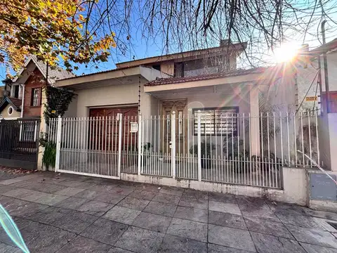 CASA EN VENTA LAS LOMITAS-EXCELENTE ESTADO