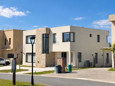 Barrio Lagoon Pilar, Calle Manzoni 1600