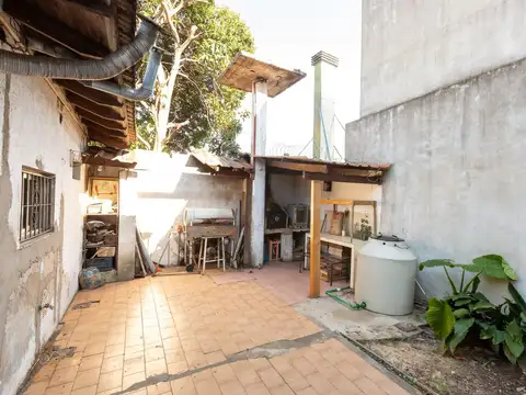 Casa 6 ambientes con 2 baños