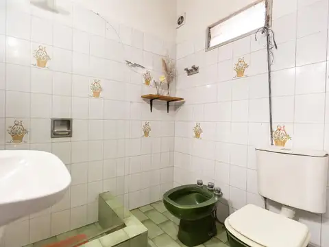 Casa en Temperley, casa de 6 ambientes en temperley, apto crédito, jardín, patio, cochera