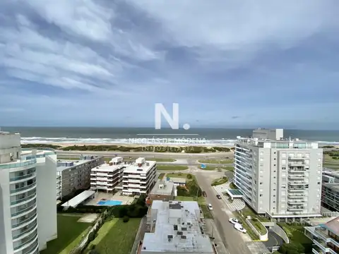 VENTA DE APARTAMENTO DE 3 DORMITORIOS EN EDIFICIO ICON BRAVA PUNTA DEL ESTE 