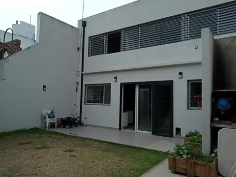 Venta casa en Castelar Sur