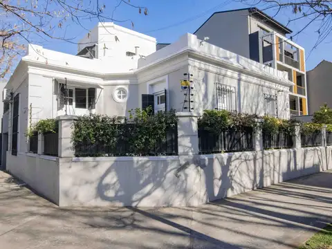 Casa de 6 ambientes de estilo arquitectónico antiguo en venta en Florida.