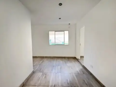 Depto Tipo Casa 4 ambientes con 2 baños