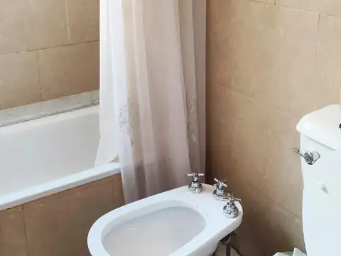 VENTA 4 AMB con Balcon , Cochera y Amplia Baulera