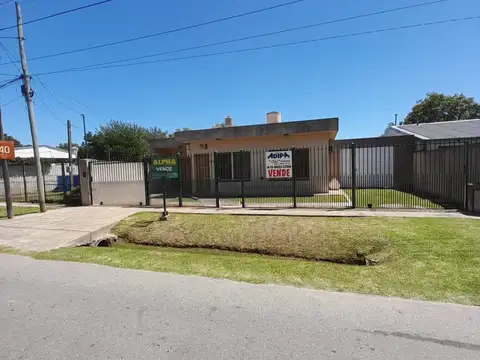 Casa de 5 amb. con cochera en venta | Berazategui