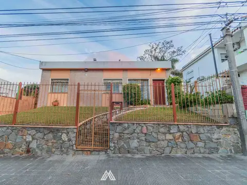 Venta Casa 4 Dormitorios 2 Baños y Garaje en Prado