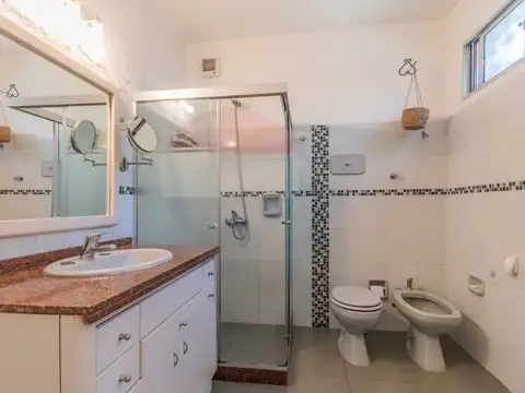 ALQUILER CASA 3 DORM. SERVICIO GARAGE IMPECABLE!