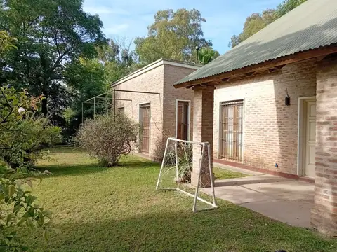 Casa 7 ambientes con 2 baños