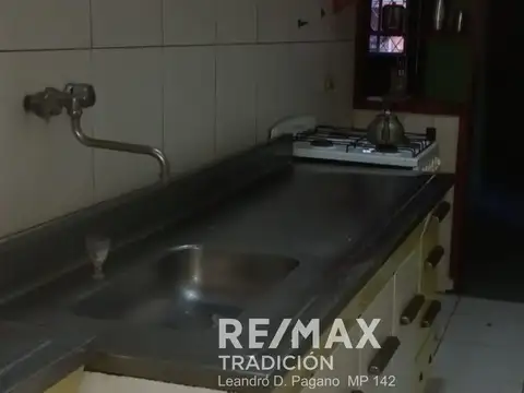 Casa 6 ambientes con 2 baños